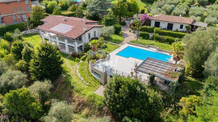 Luftaufnahme der Villa