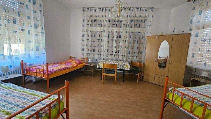 Teilansichten Zimmer (3).jpg