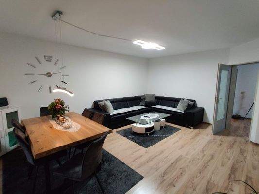 Wohn-/ Esszimmer