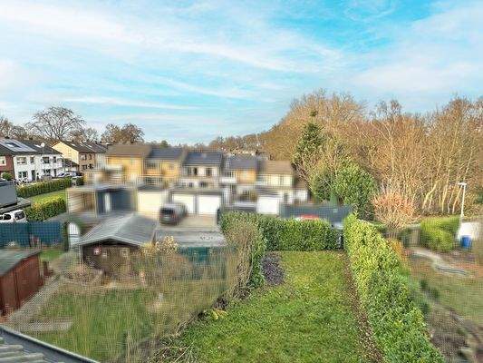 Ausblick vom Dachgeschoss in den Garten