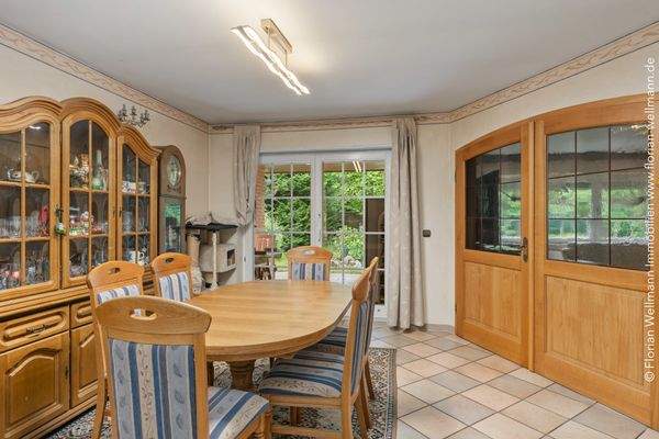 Esszimmer (23,15m²) neben dem Wohnzimmer mit direktem Zugang zur Terrasse ...