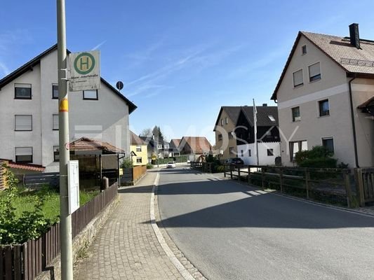 Bushaltestelle 1 Minute Fußweg