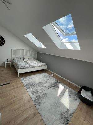 Rechte Seite: Zimmer 2 im OG