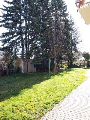 Blick in den Garten des Hauses