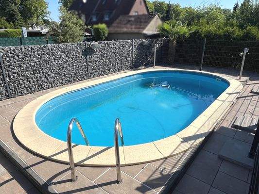 Der schöne Pool (aktuell eingezäunt)