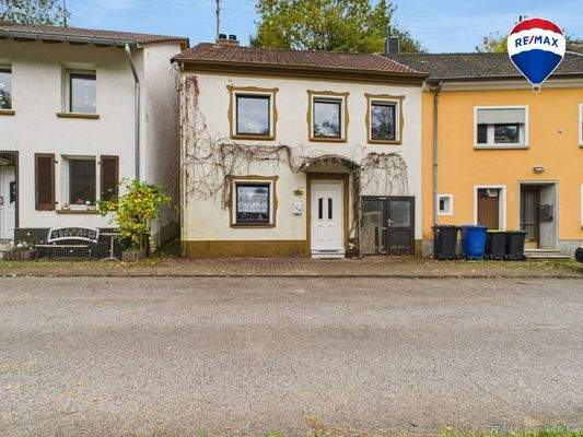 RE/MAX Immobilien DeLux Einfamilienhaus Mettlach-Dreisbach Außenansicht