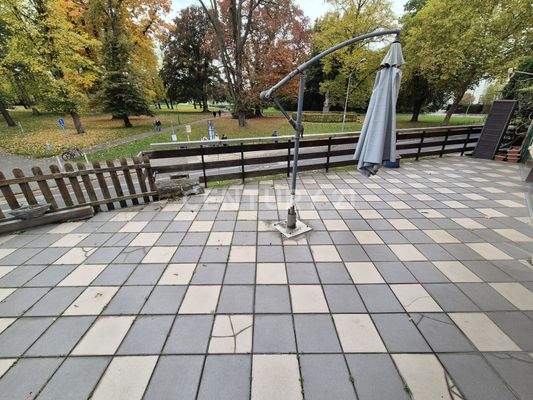 große Terrasse Wohnhaus 1