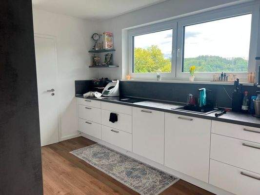 Küche mit angrenzendem Abstellraum