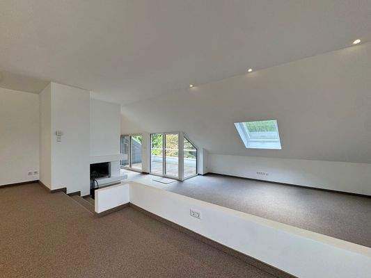 Heller Wohnbereich mit großzügigem Schnitt