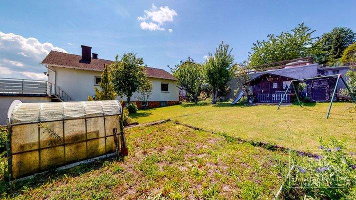 Garten mit Gemüsebeet