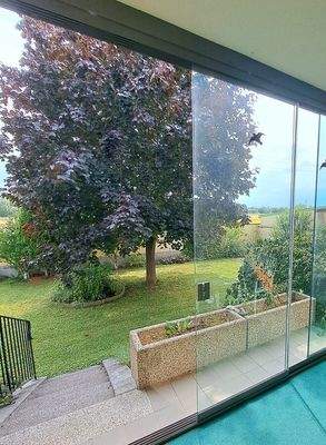 Blick von Loggia/ Terrasse (mit Glaselementen)