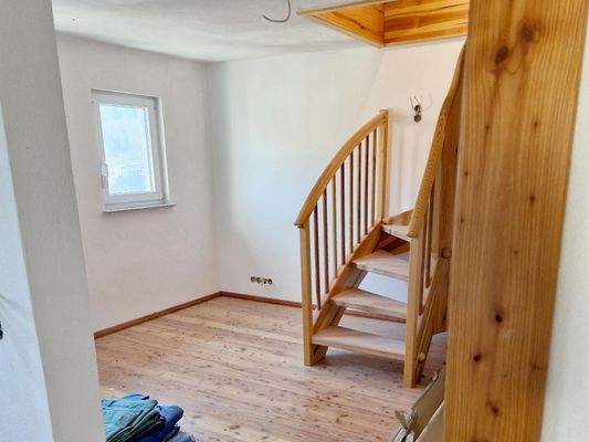 Treppe zur DG Wohnung (Haus 6)