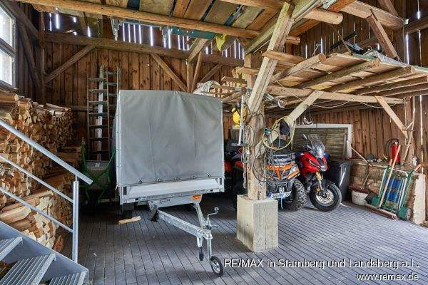 Stadel mit viel Platz für Auto und Gerätschaften