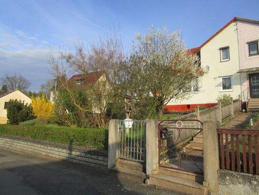 Ansicht Süd-Ost mit Garten