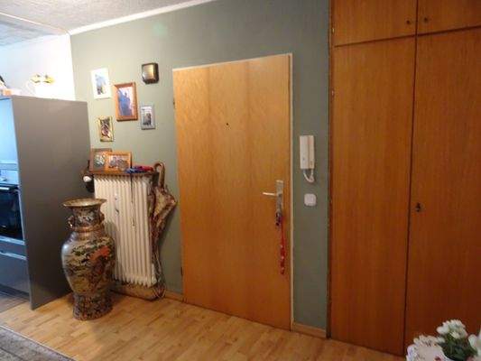 Wohnungseingangstür vom Flur aus