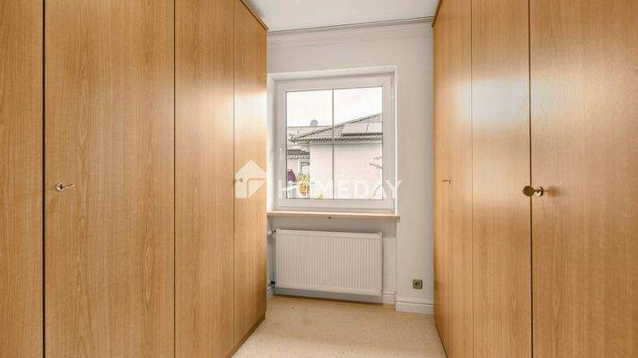 W1 EG Ankleidezimmer 1