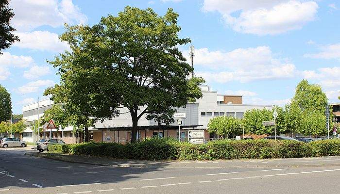 195 Außenansicht Umgebung Rathaus St. Rochussstr. 