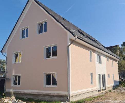 Seiten und Eingangsansicht