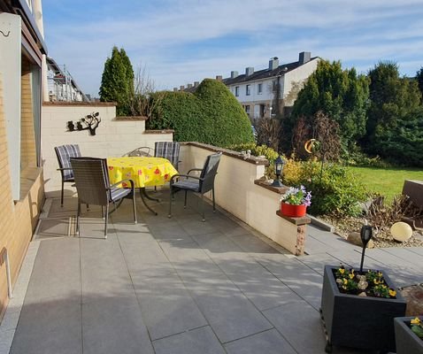 Lassen Sie es sich auf der sonnigen Südwest-Terrasse beim Grillen oder einfach nur entspannen gutgehen!