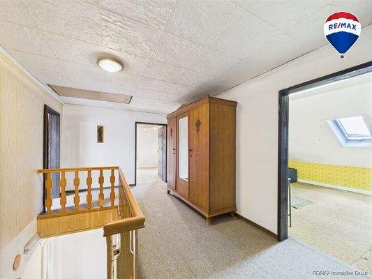 RE/MAX Immobilien DeLux Haus Merzig / Besseringen Flur 2. OG