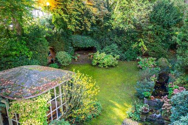 Garten mit Pavillion/Orangerie