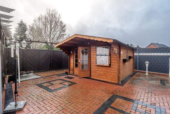 unter anderem vom Gartenhaus