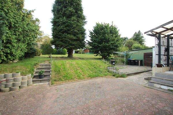 Terrassen- und Gartenfläche