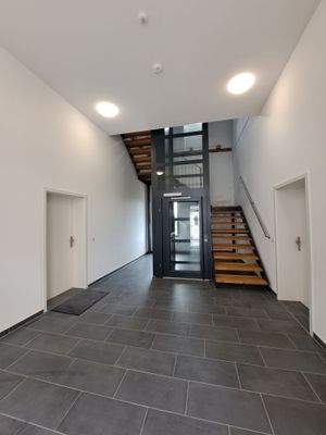 Treppenhaus mit Zugang zur WE 02 links