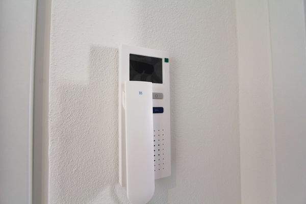 ...mit Videogegensprechanlage...