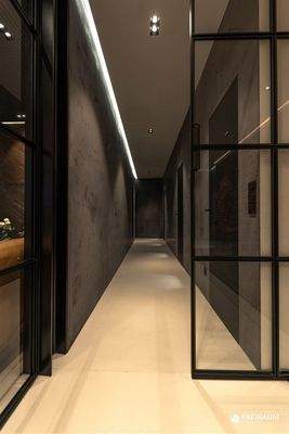 Eleganter Flurbereich mit klarer Linienführung