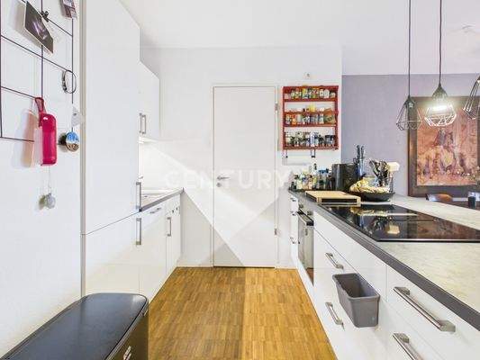 Küche aus 2021 mit Abstellbereich