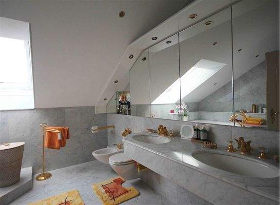 Badezimmer ( 1 Teilansicht )