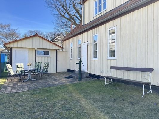 Hausansicht mit Terrasse