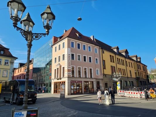 Teil-Ansicht des Wöhrl-Plazas von der Fußgängerzone aus, #094046