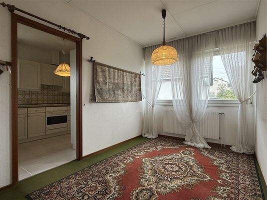 Essbereich mit angrenzender Küche