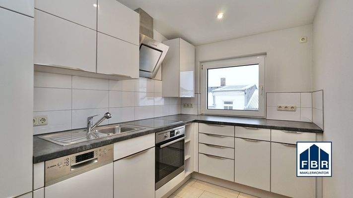 Küche mit Einbauküche