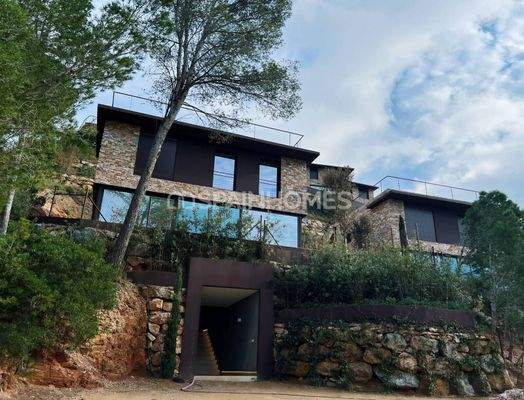 Sea-View Houses with near the Beach in Begur Girona