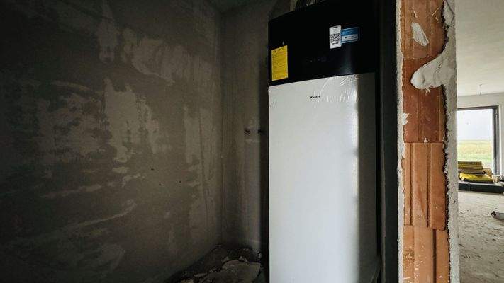 Technikraum Untergeschoss (Wärmepumpe und Dusche)