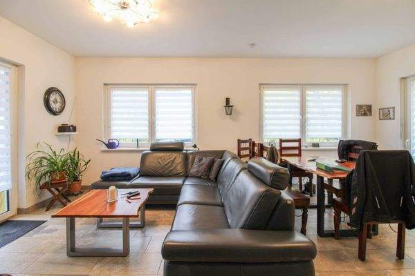 Wohnbereich und Esstisch