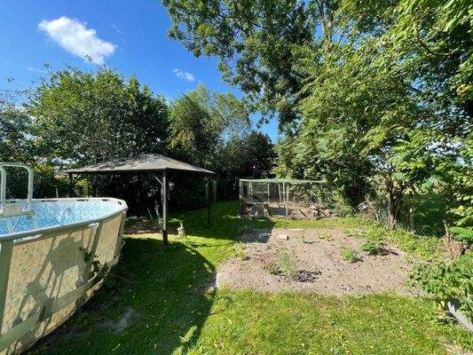 Garten_Blick_in_Richtung_Feld