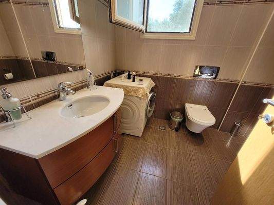 Kreta, Argouli: Zweistöckiges Haus mit Keller zu verkaufen