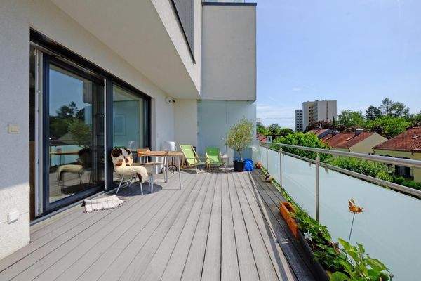 Terrasse auf der unteren Wohnebene