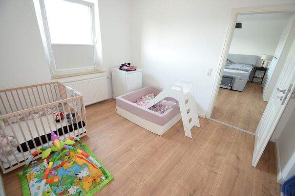 ...mit Zugang Kind/Ankleide