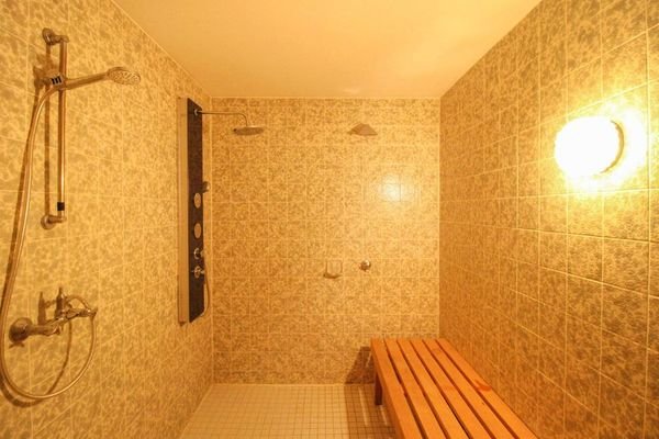  Sauna Dusche.