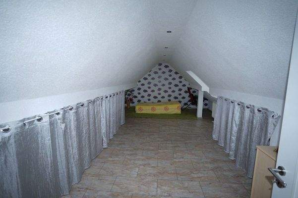 Dachraum DG vermietetes Haus