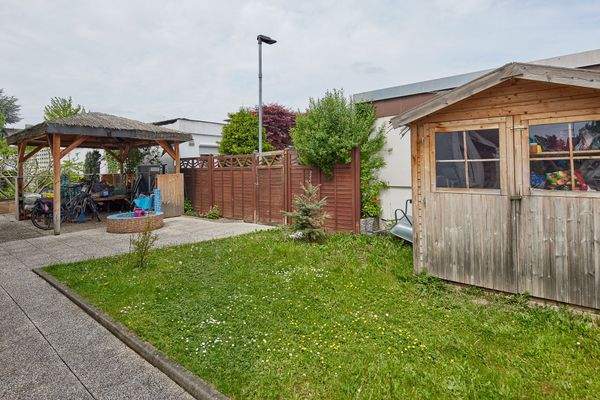 Garten hinter dem Haus 