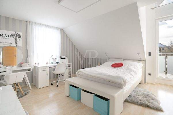 Schlafzimmer mit Balkonzugang