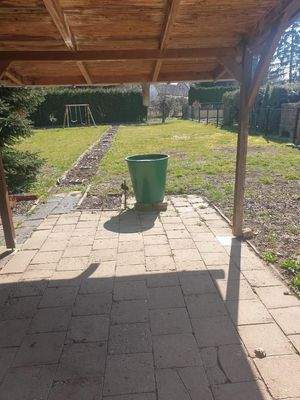 Ansicht von Terrasse mit Gartenblick