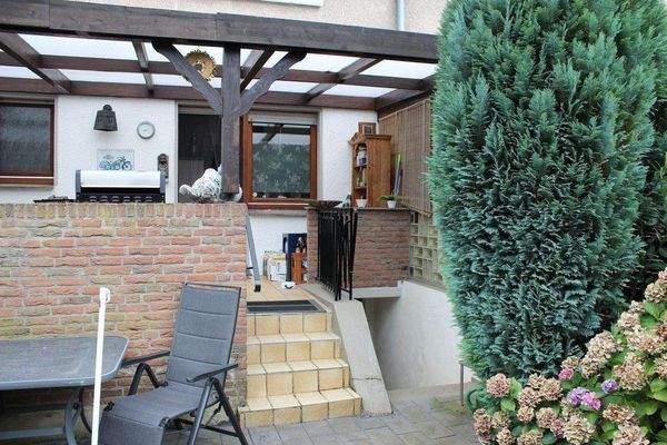 ÜBERDACHTE TERRASSE