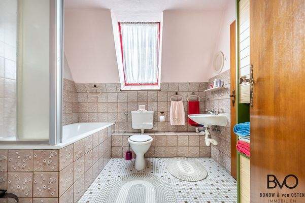 Badezimmer im Dachgeschoss